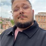 Plurilaureato in Storia, Lettere e Comunicazione offre lezioni nel gruppo lettere e in inglese e spagnolo